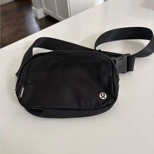 lululemon athletica Everywhere Belt Bag